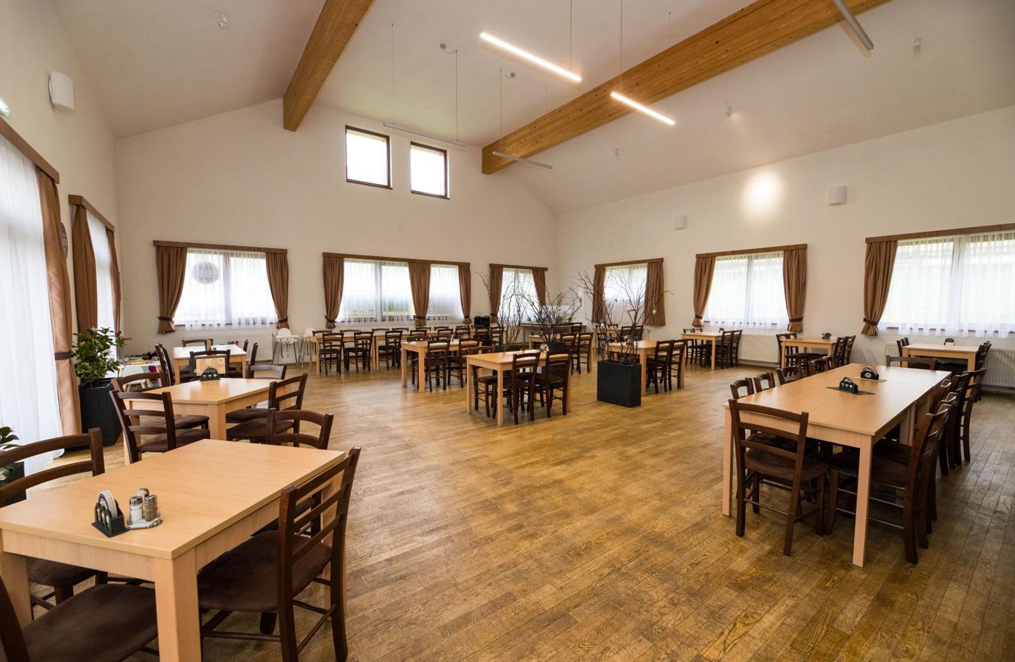 Penzion A Restaurace U Sousedu Стражни Екстериор снимка